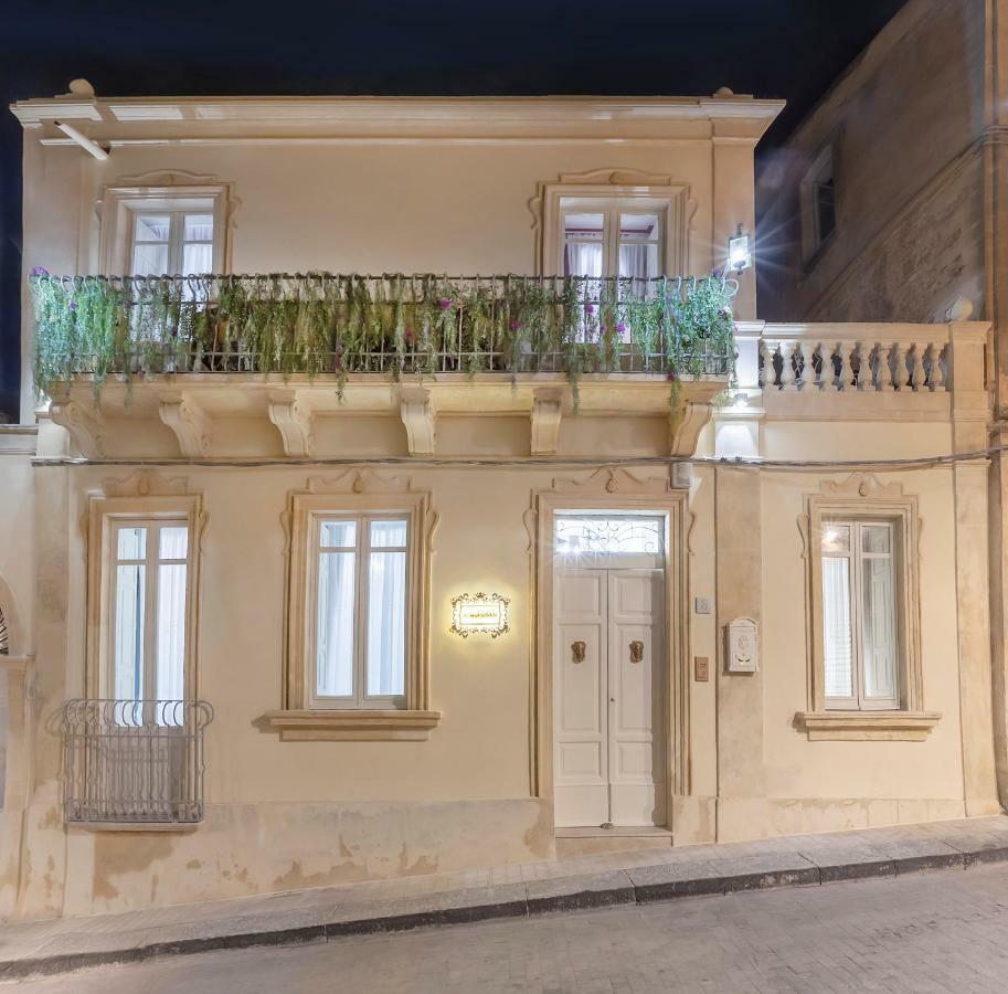 A Marchisa -Noto- Aparthotel Exteriör bild